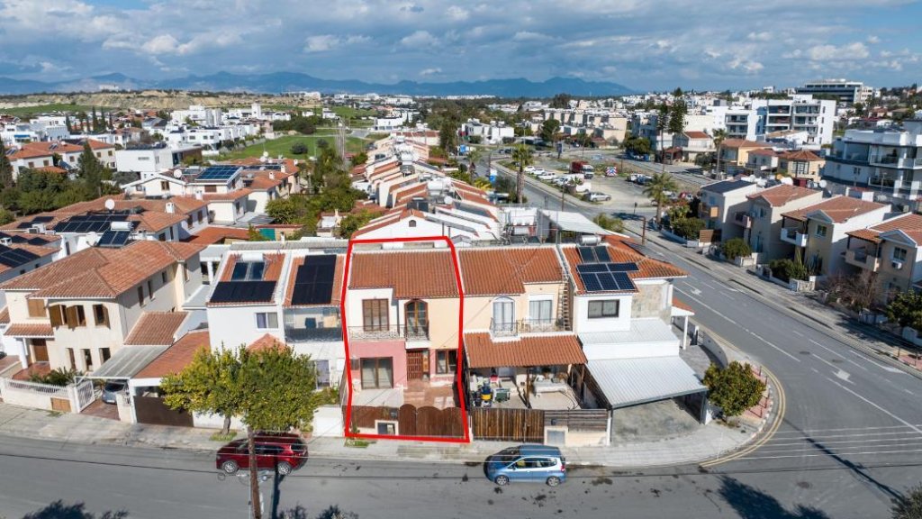 4 bedroom house in Latsia, Nicosia | Photo 1