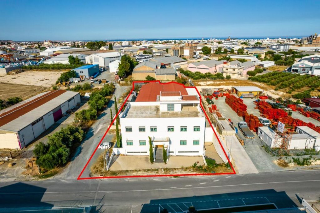 Warehouse and offices in Aradippou, Larnaca | Photo 1