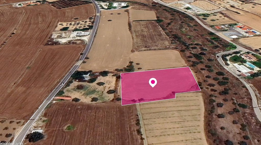 Residential field in Pera, Nicosia | Photo 1
