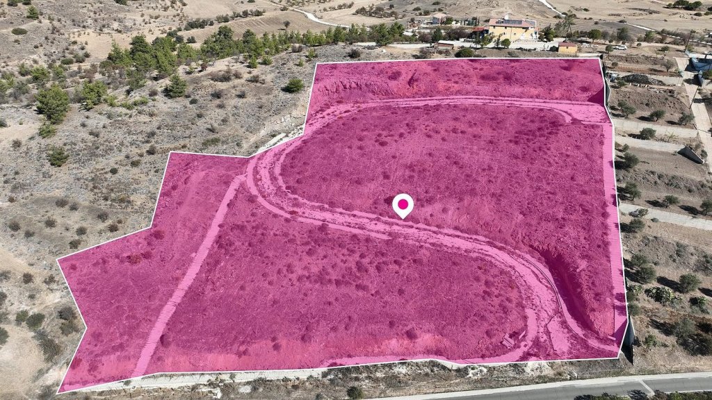 Residential field in Agia Marina Xyliatou, Nicosia | Photo 1