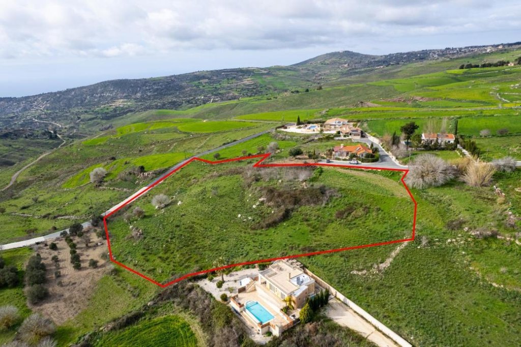 Shared residential field in Pano Arodes, Paphos | Photo 1