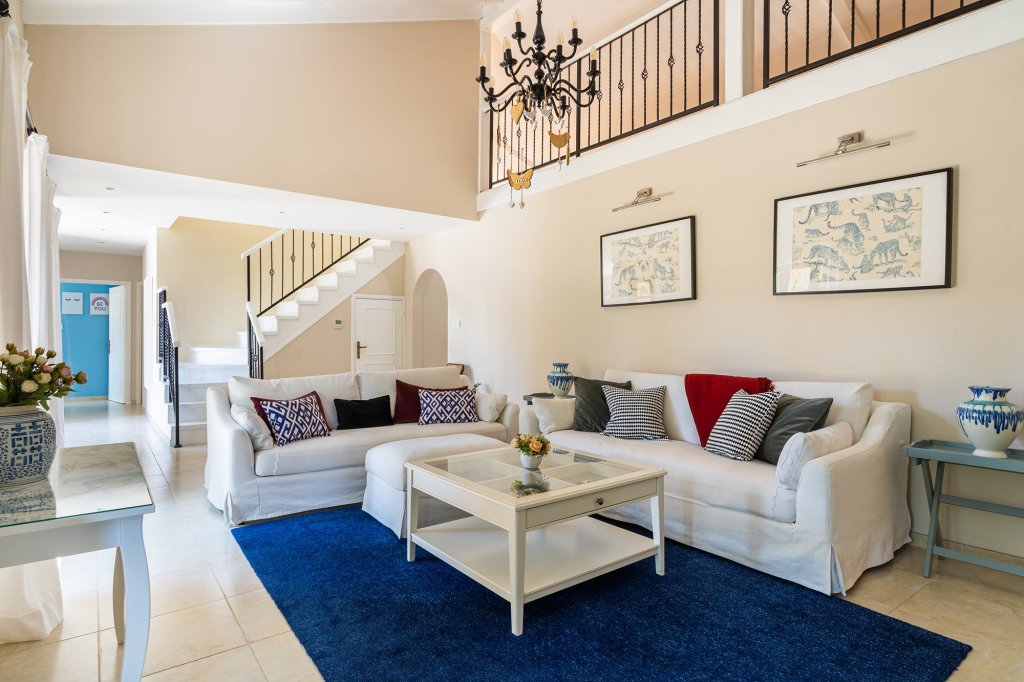 6 BR House with two guest houses in Souni, Limassol | Photo 1