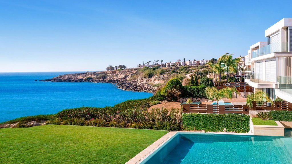 6 BR Villa in Chlorakas, Paphos | Photo 1