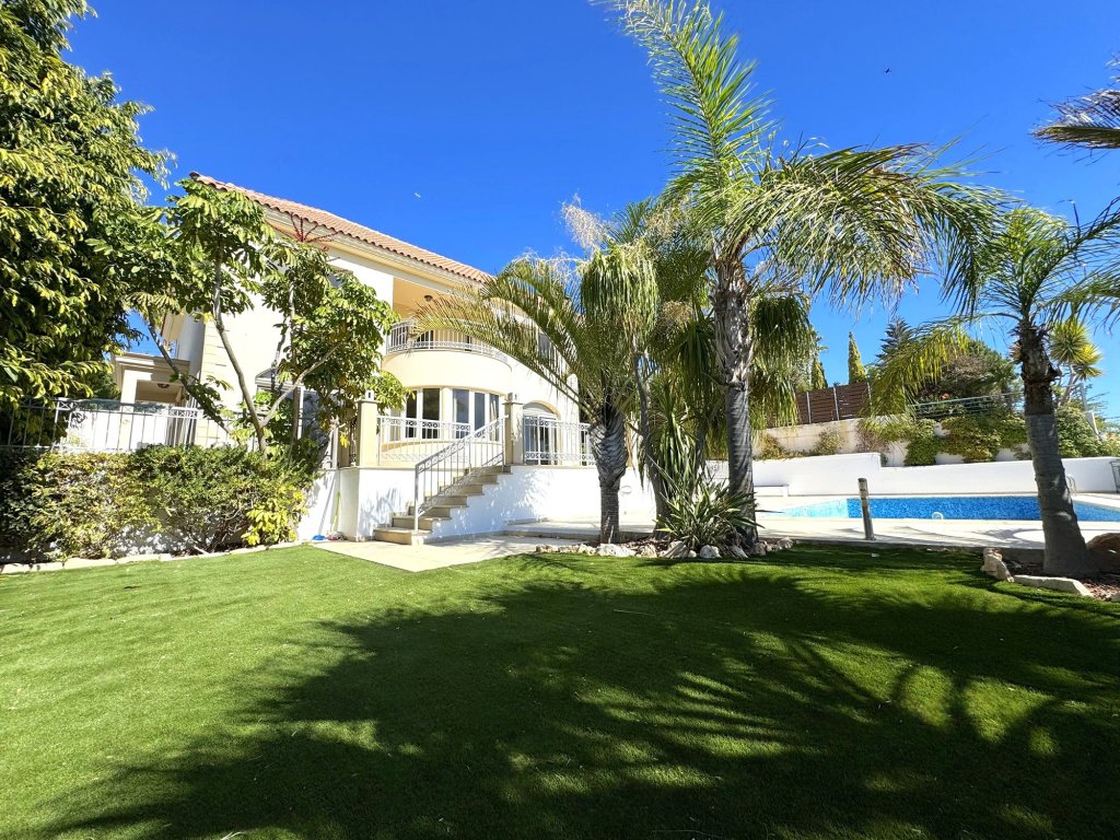 5 BR Villa in Limassol, Germasogeia | Photo 1