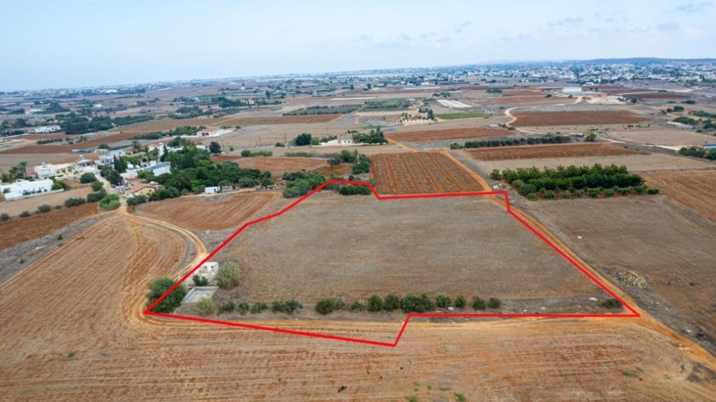 Residential field in Frenaros, Famagusta | Photo 1