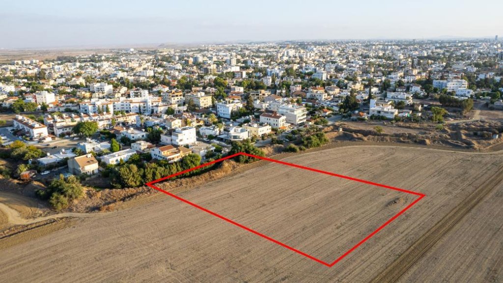 Residential field in Kaimakli, Nicosia | Photo 1
