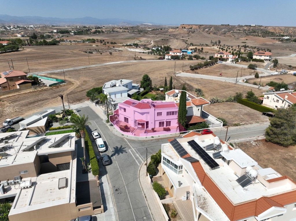 Semi-Detached 4-Bedroom House in Pano Deftera, Nicosia | Photo 1