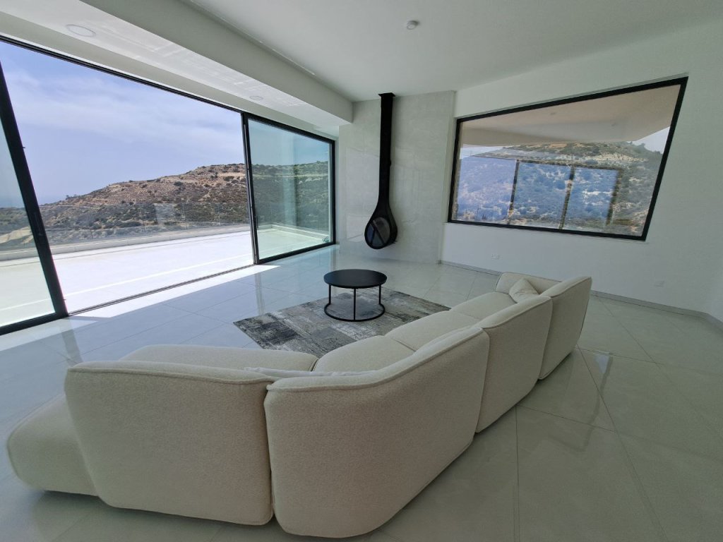 4 BR Luxury Villa in Agios Tychonas, Limassol | Photo 1