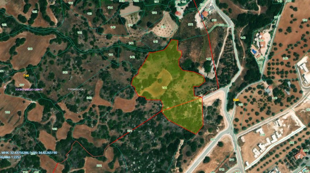 Large Plot in Tremithousa, Paphos | Photo 1