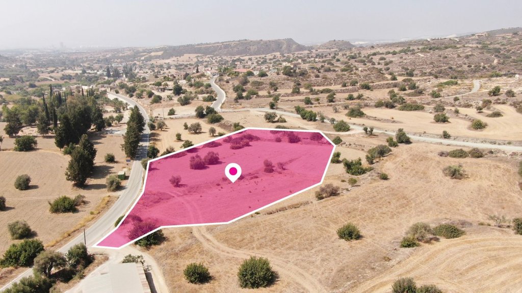(Share) Residential Field in Tochni, Larnaca | Photo 1