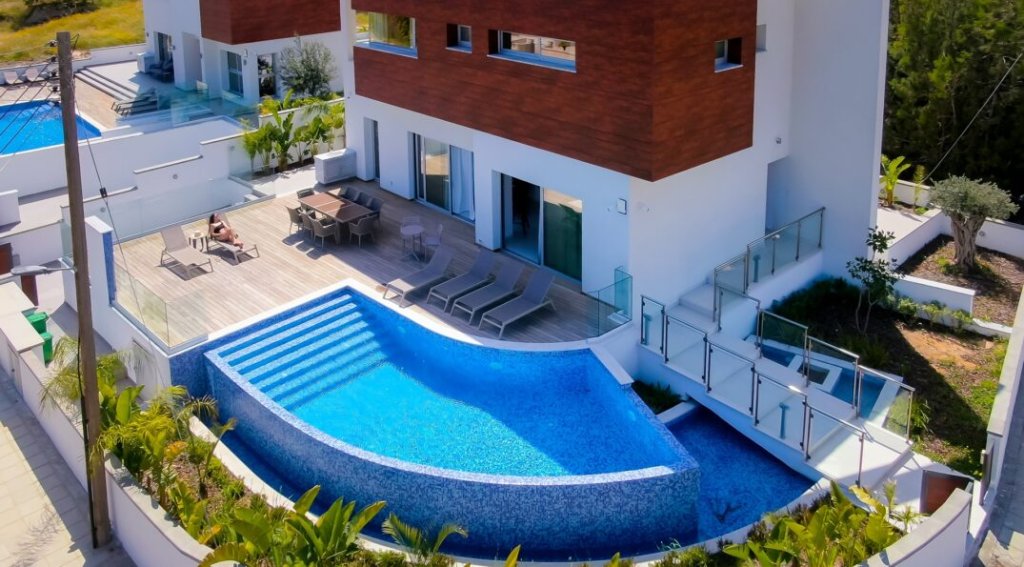 3 BR Villa in Mouttagiaka, Limassol | Photo 1