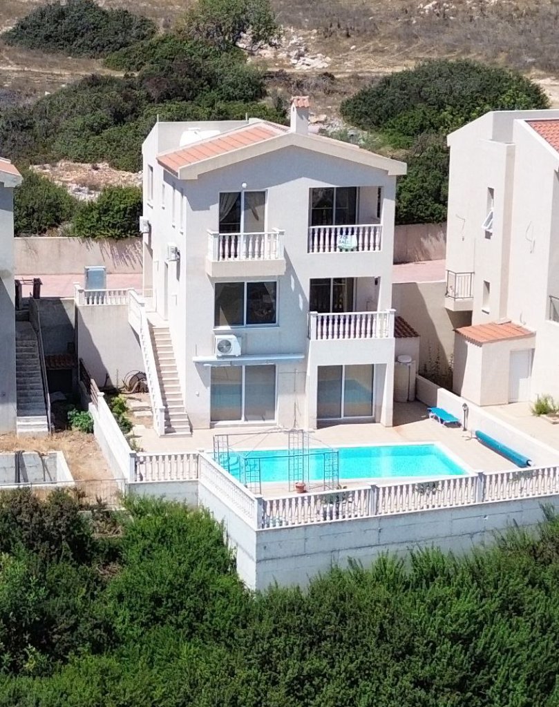 6 BR Villa in Pegeia, Paphos | Photo 1