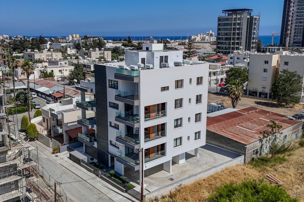 3 BR Penthouse in Arnaoutogeitonia, Limassol | Photo 1