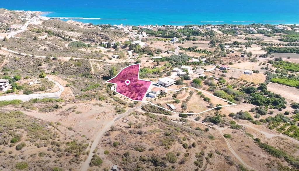 Residential field in Kato Pyrgos, Nicosia | Photo 1