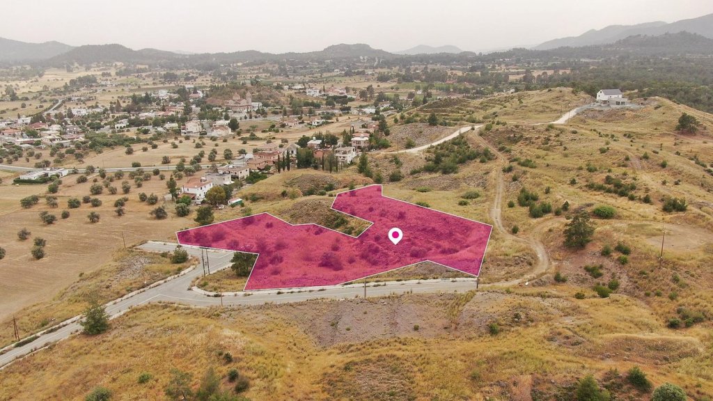 Residential field located in Mathiatis, Nicosia. | Photo 1