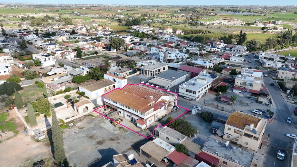 Two-storey mixed-use building in Avgorou, Famagusta | Photo 1