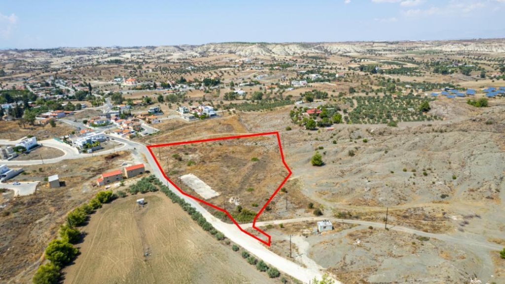 Residential field in Analiontas, Nicosia | Photo 1