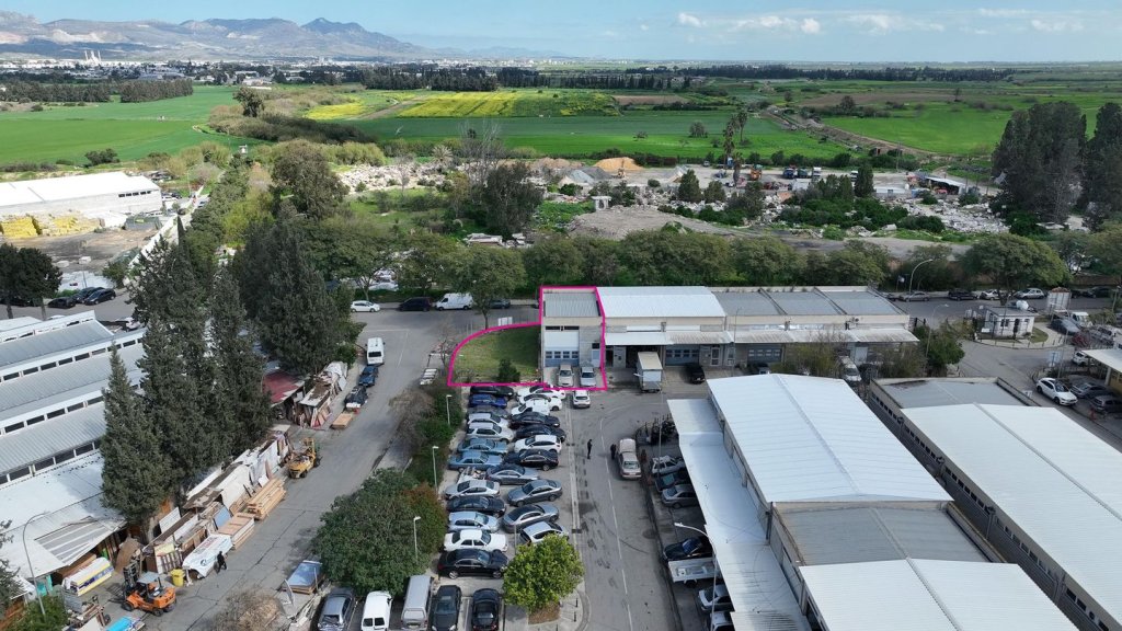 Ground floor industrial unit in Kaimakli, Nicosia | Photo 1