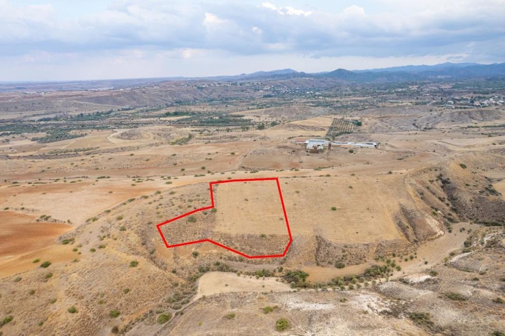 Field in Nikitari, Nicosia | Photo 1