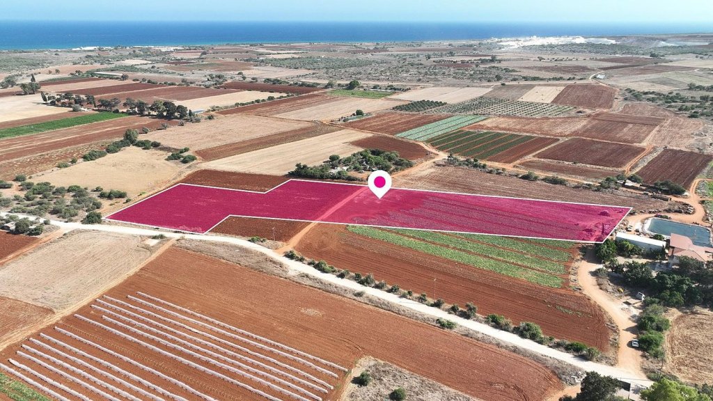 Field in Liopetri, Ammochostos | Photo 1