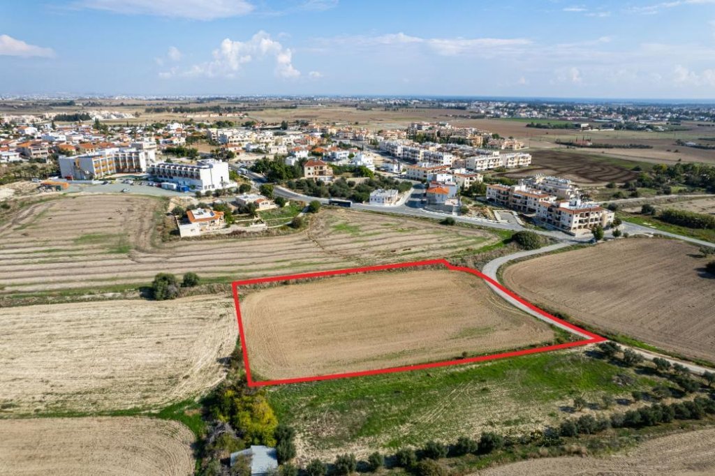 Residential field in Tersefanou, Larnaca | Photo 1