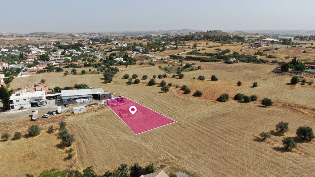 Residential field in Klirou, Nicosia | Photo 1