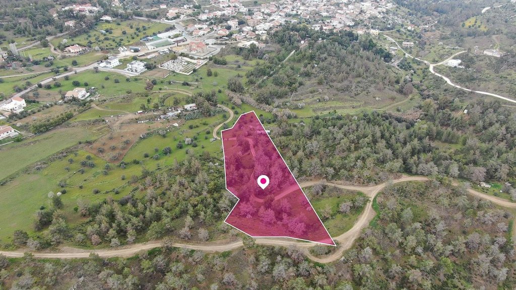 Residential field in Kapedes, Nicosia | Photo 1