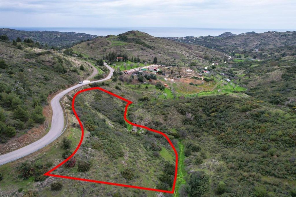 Field in Pano Pyrgos, Nicosia | Photo 1