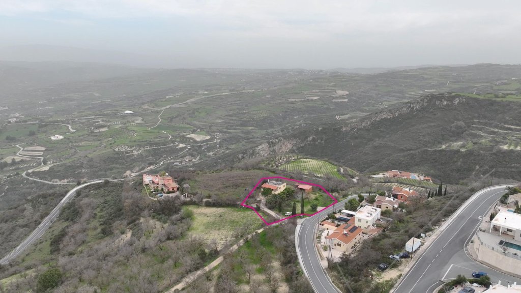 Detached ground-floor house in Theletra, Paphos | Photo 1