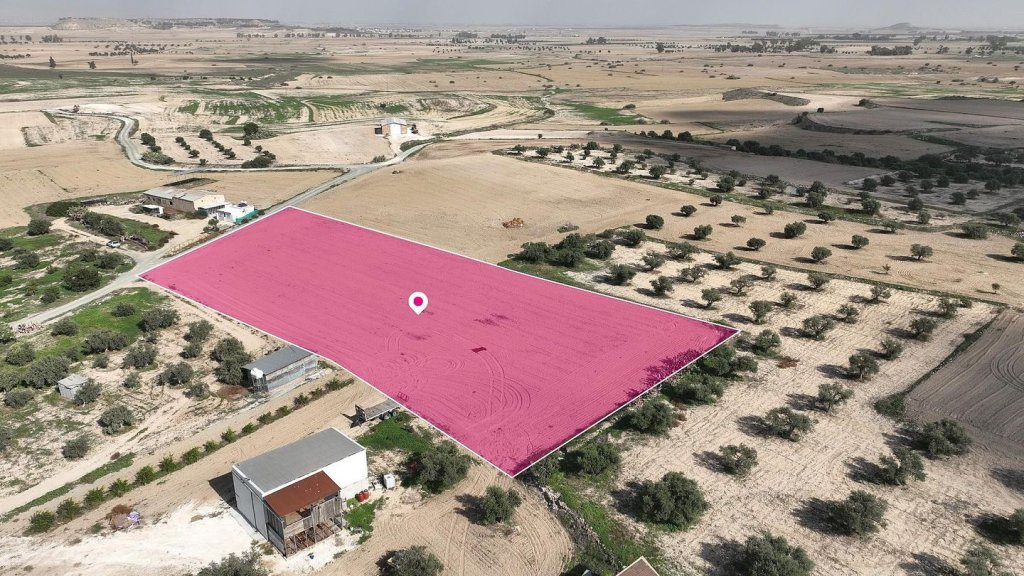 Residential field in Athienou, Larnaca | Photo 1