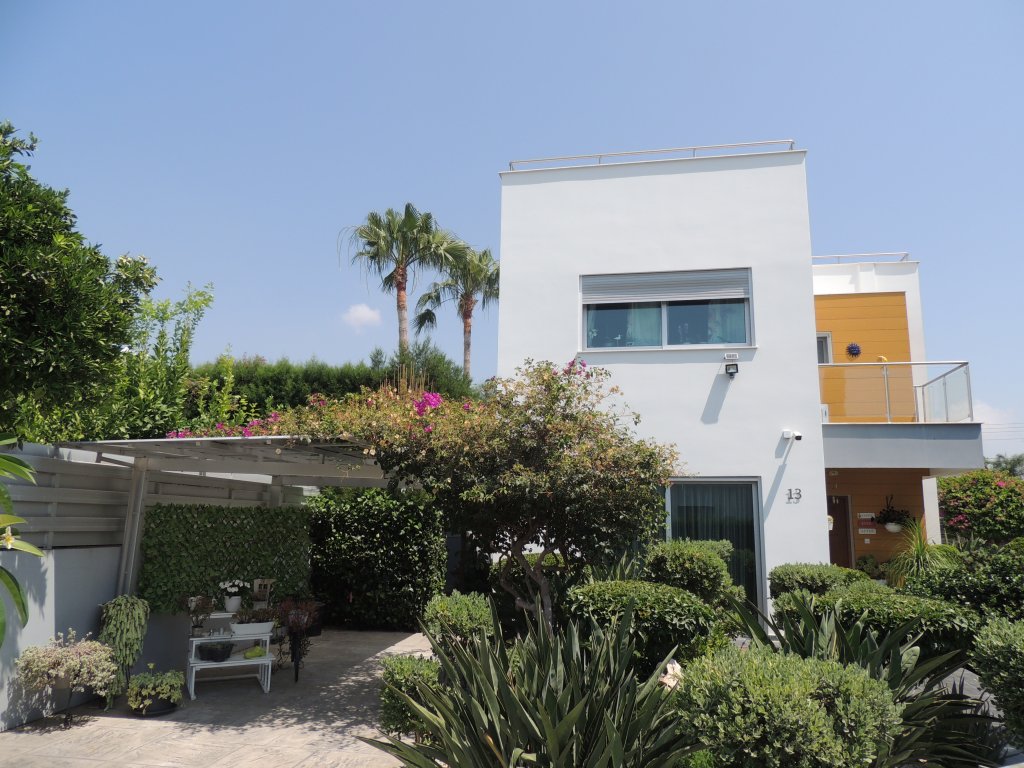 5 BR Villa in Potamos Germasogeias, Limassol | Photo 1