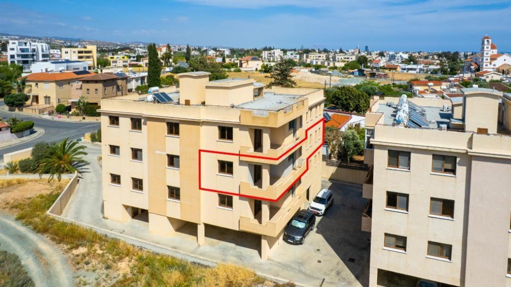 Incomplete 3 bedroom apartment in Polemidia, Limassol | Photo 1
