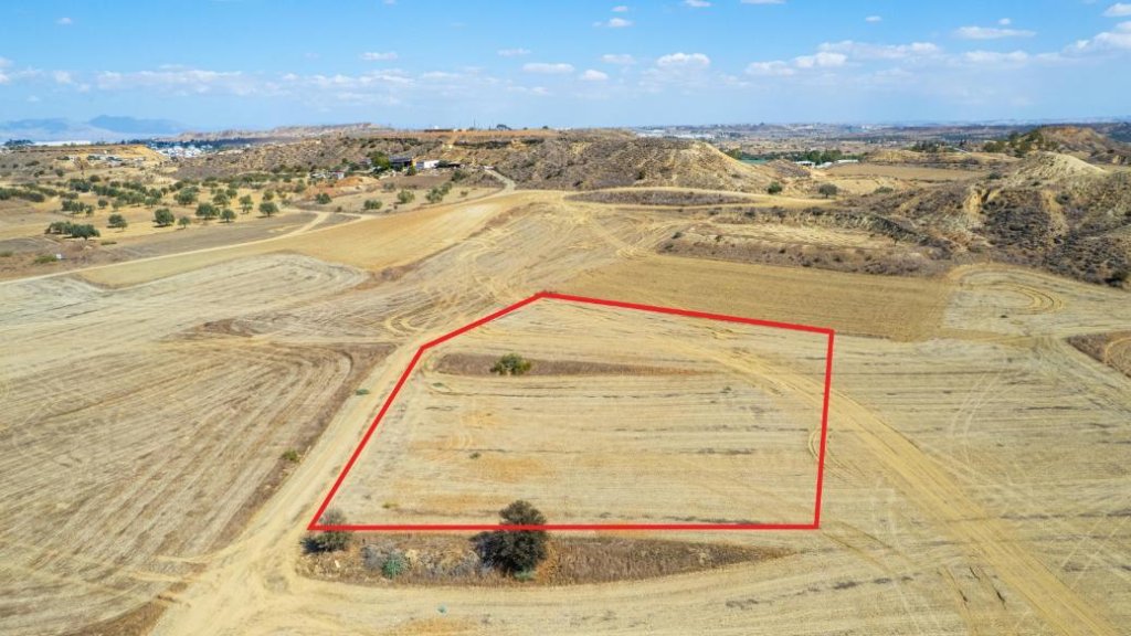 Shared agricultural field in Tseri, Nicosia | Photo 1