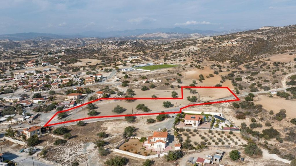 Residential field in Maroni, Larnaca | Photo 1
