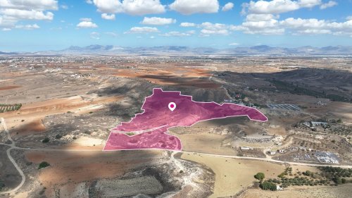 Large Agricultural field in Pano Deftera, Nicosia - Image 1