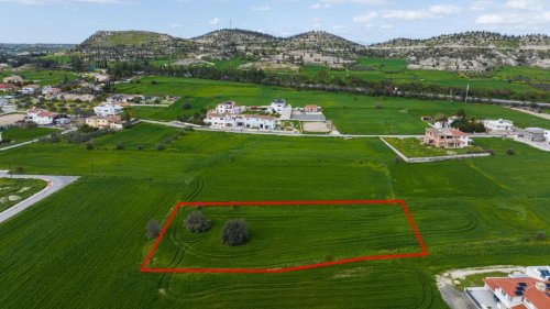Residential field in Alambra, Nicosia - Image 1