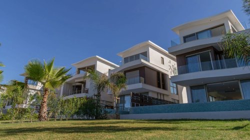 5 BR Villa in Kissonerga - Image 1