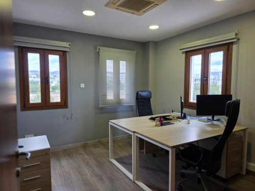 Офис 232 м² в аренду в Agios Athanasios, Limassol, 4102