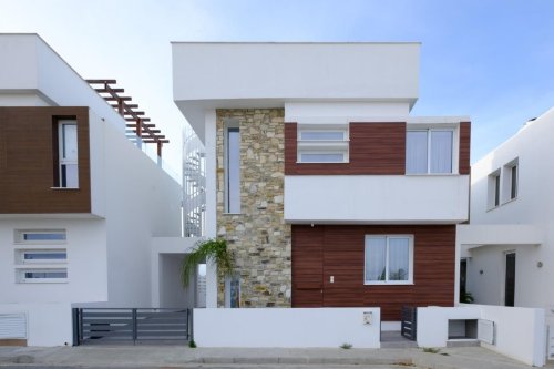 5 BR House in Dromolaxia, Larnaca - Image 1