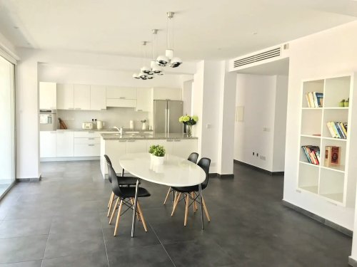 4 BR Penthouse in Neapolis, Limassol - Image 1