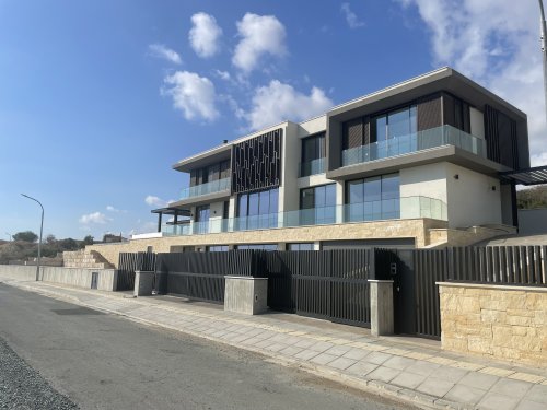 Luxury Villa for Sale - Image 1