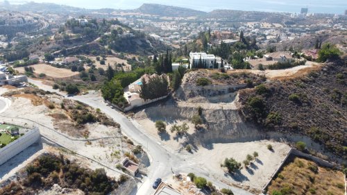 Residential Land in Agios Tychonas, Limassol - Image 1