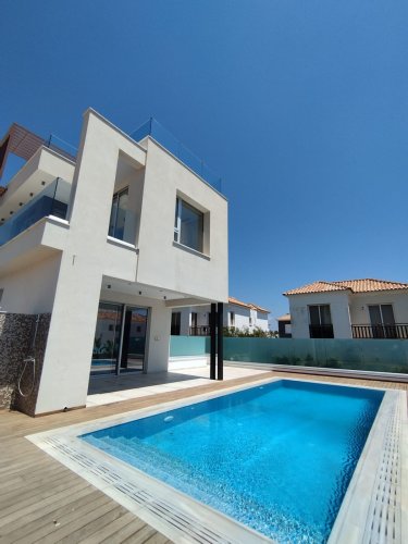 4 BR Villa in Agia Thekla, Famagusta - Image 1