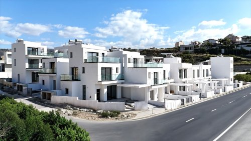 3 BR Detached House in Agios Athanasios, Limassol - Image 1