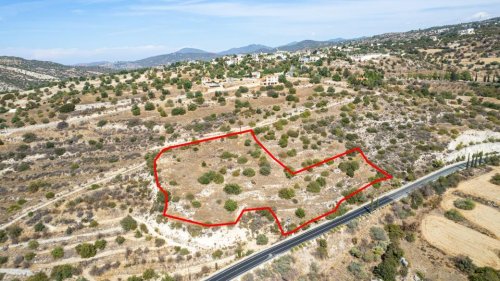 Residential field in Peristerona, Paphos - Image 1