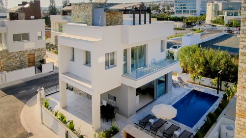 4 BR Villa in Agia Napa, Famagusta - Image 1
