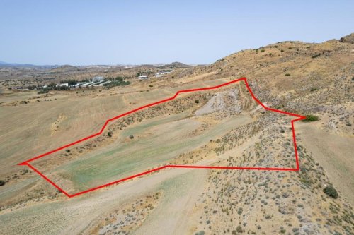 Agricultural field in Agia Varvara, Nicosia - Image 1