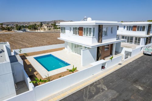 3 BR Detached House in Oroklini Tourist Area, Larnaca - Image 1