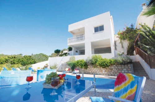 5 BR Villa in Tala, Paphos - Image 1