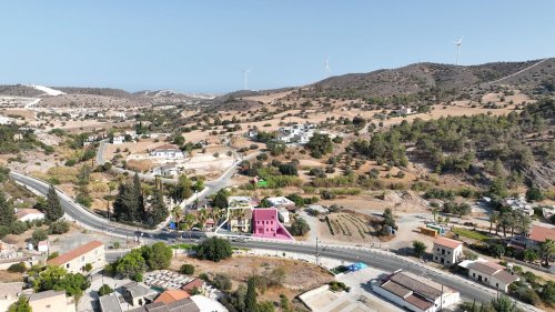 Spacious 3-Bedroom Semi-Detached House with Basement in Agia Anna, Larnaca - Image 1